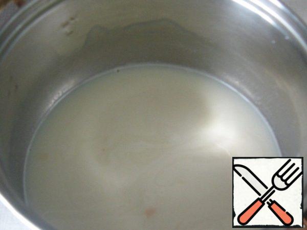Heat milk, dissolve yeast, sugar and vanilla sugar in it.