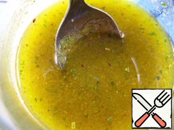 Prepare the marinade: mix olive oil, juice, mustard, salt, spices;
