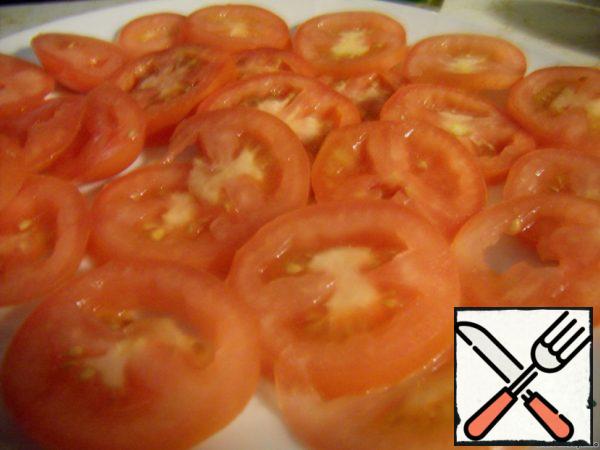 Tomatoes cut into circles.