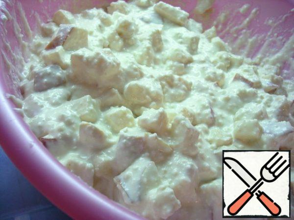 Fruits, dried fruits are sent to a curd-condensed mixture. Mix it.