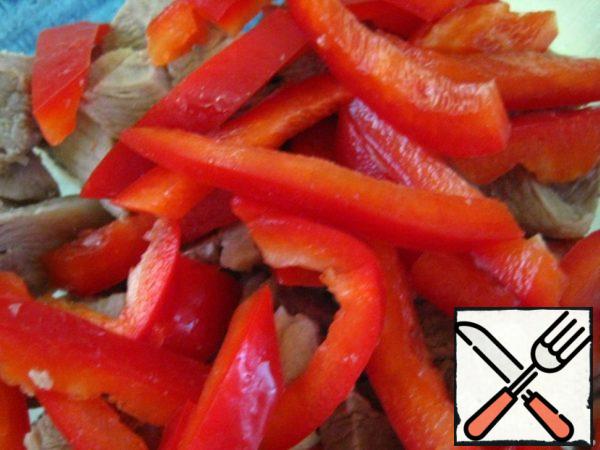 Salad pepper - half-rings.