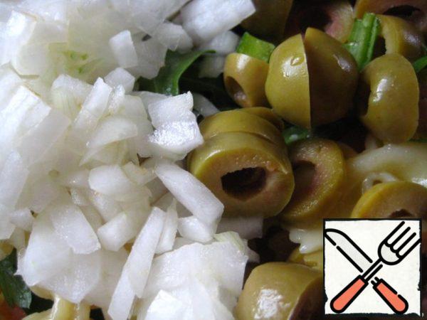Chopped onions, olives, cut into 2-3 parts.