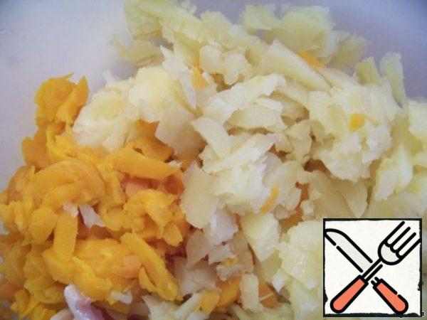Cut potatoes and carrots.
