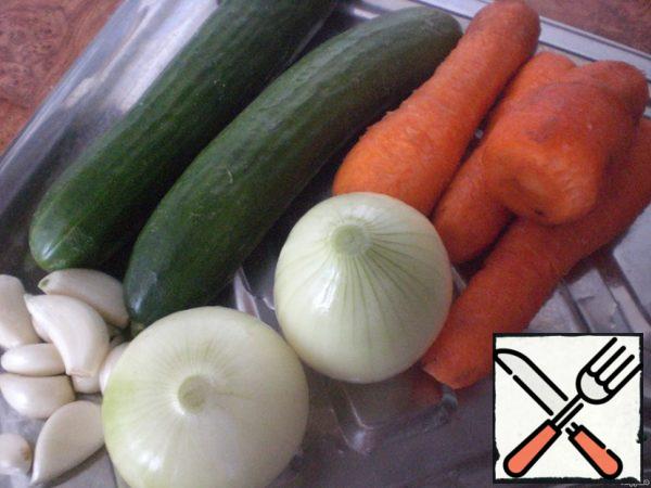 Clean and wash the vegetables.