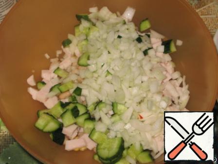 Onion finely chop and add to vegetables and ham.