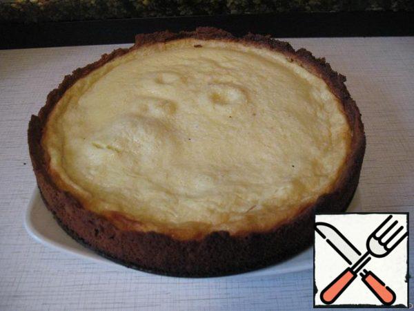 Get out of the oven, cool. Remove the cake from the mold and refrigerate for at least 3 hours, preferably overnight.