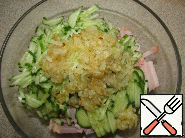 Onions chop, fry in oil until Golden brown, cool and put in a salad bowl.