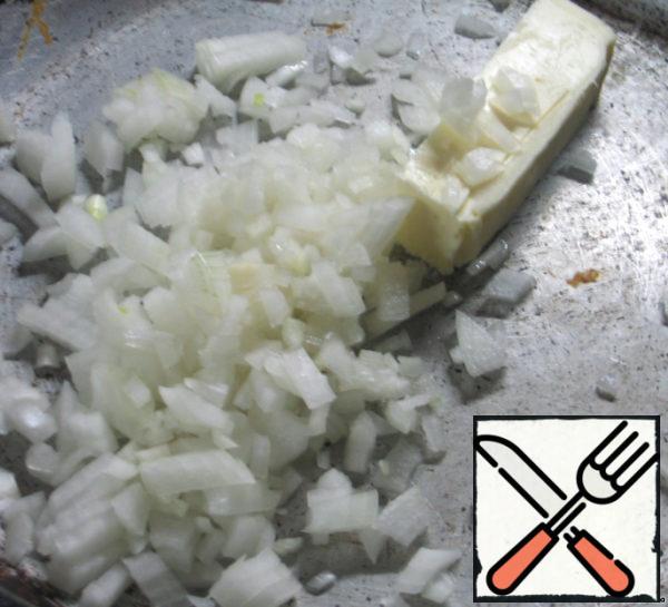 Onions finely cut and fry in butter until transparent.