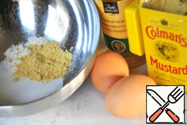 Flour, mustard powder, sugar and salt combine in a Cup. Beat the eggs, stir until smooth and add vinegar.