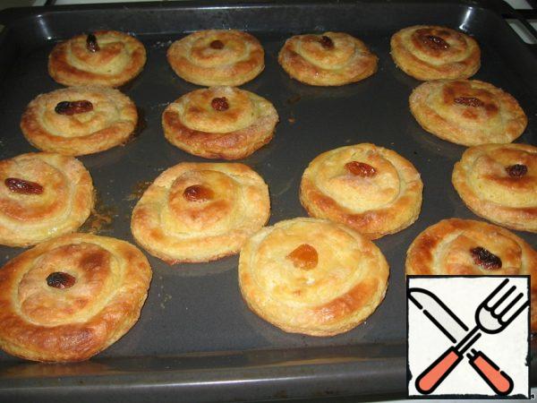 Bake in the oven for 25-30 minutes at 180-200 °C until golden brown.
That's it! Cheese cakes are ready! Enjoy your meal!!!