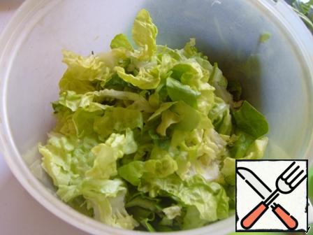 To break it lettuce and drizzle with lime juice.