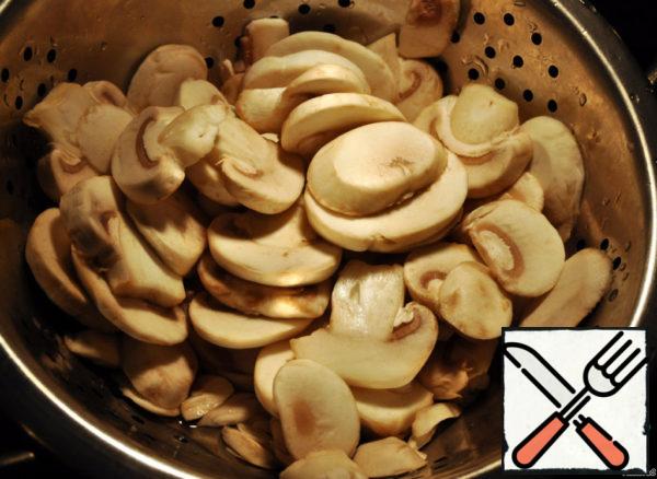 Mushrooms mushrooms wash and cut.