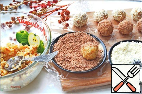 Add nuts, lemon impregnation and jam to the crushed sponge cake. Knead thoroughly. You should get a sticky homogeneous mass. Make balls out of it and roll them alternately in black and white chocolate. We put it on a board and send it to the refrigerator until it hardens.
