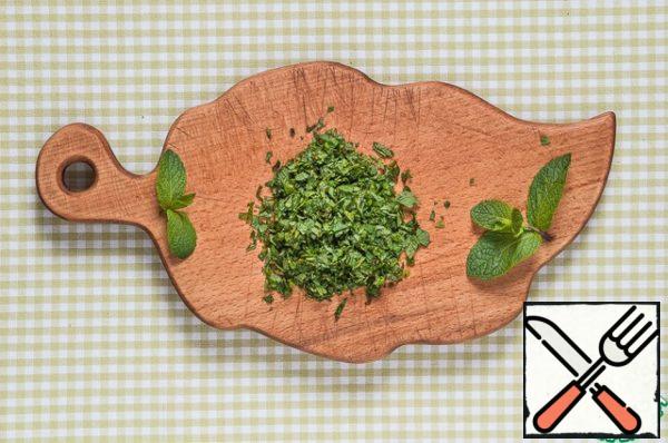 Finely chop the mint.

