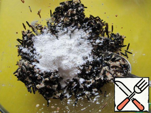 Mix boiled wild rice, protein, almond crumbs, corn starch.
