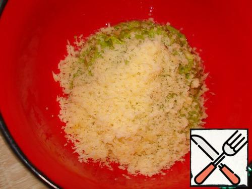 Put a homogeneous mass in a Cup and add finely grated Parmesan.