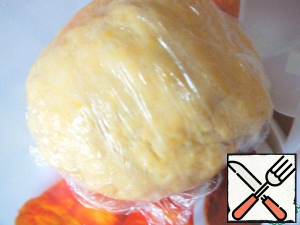 Knead the dough and put it away in the cold.
