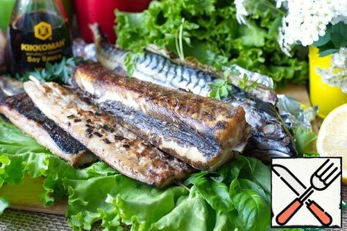 Fry the mackerel in foil.  The fish turns out very juicy, fragrant, very tasty.