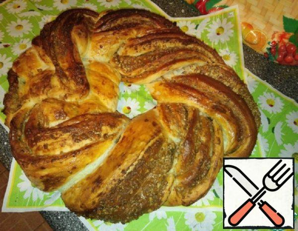Wreath of Puff Pastry with Condensed Milk and Nuts Recipe