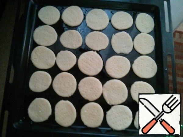 Place on a lightly oiled baking sheet. Bake for 5-7 minutes, depending on the thickness of the roll. They bake quickly, so you'll have to take a closer look.