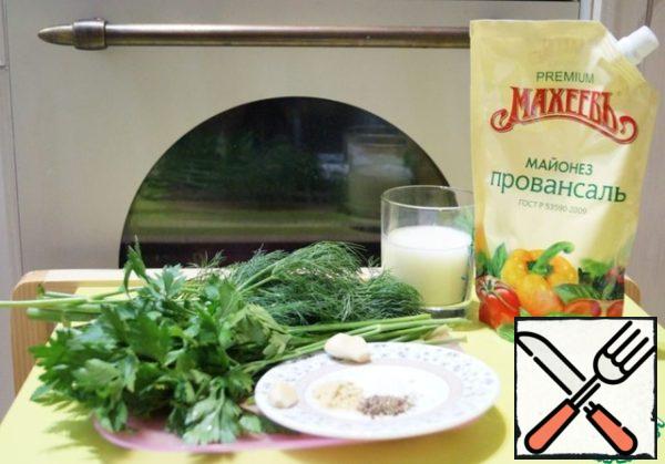 For the sauce, take herbs, garlic, pepper, salt, mustard powder, juice of the remaining half of a lemon, whey and mayonnaise.
