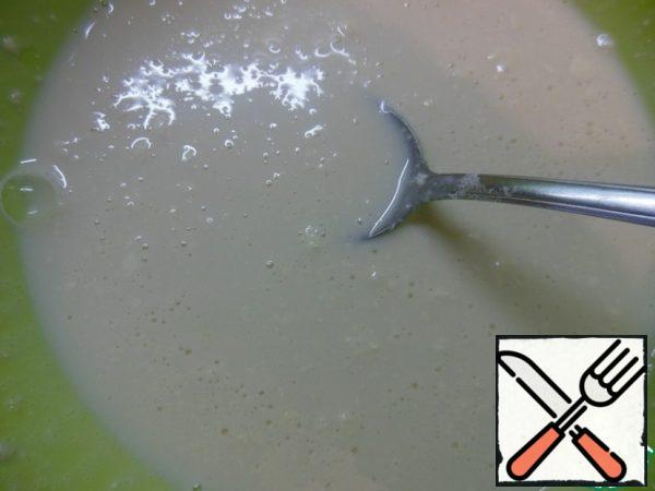 Stirring gradually add the milk. Mix well. Pour into a bowl slow cooker. Turn on SOUP Mode. Constantly stir, as soon as it boils, Switch to BAKING mode. Stir constantly, otherwise it will burn!
