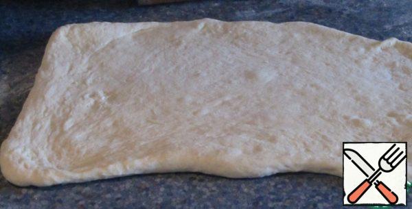 Roll out the dough with a rectangle.