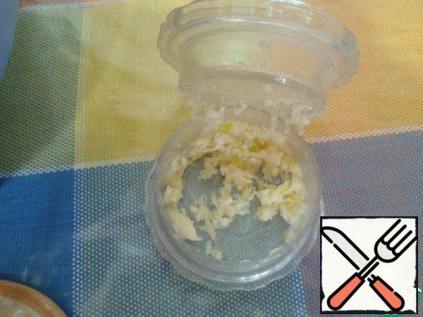 Squeeze out the garlic.
