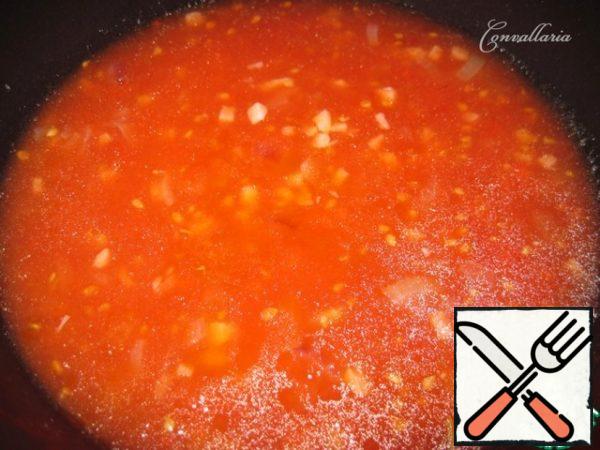 Pour the tomato puree in its own juice, simmer for a couple of minutes.
