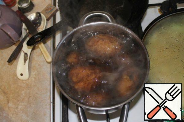 Boil potatoes in a "uniform".
