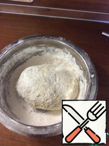 Warm milk, yeast + 1 tbsp flour + sugar mix, leave for 15 min. before the formation of funny hats. Add salt, 2 eggs, vanilla sugar, grated butter, flour (it took me 600 gr.) knead the dough (should not stick to your hands). Put in a warm place for 40 minutes. (I got used to warm up the oven to 50-60 degrees and put the uncovered dough, but do not forget to turn off the oven)