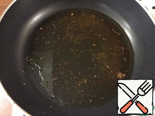 Pour all the spices into the heated oil (I didn't have paprika at hand, but in general it gives a beautiful red color), warm up for 10 seconds.
