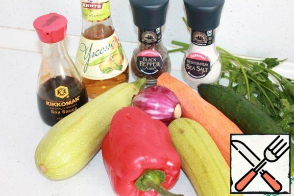 All the necessary ingredients. Vegetables and greens are pre-washed. Peel the onion and garlic. Use young zucchini. If the zucchini is old, then pre-peel them.
