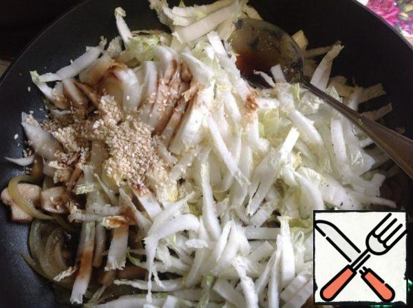 Add soy sauce, if necessary, add salt. Cabbage (white part) to chop and add to mushrooms. Put the sesame. Fry over high heat for 3-5 minutes.
When serving sprinkle with finely chopped dill and add the ground hot red pepper to taste.