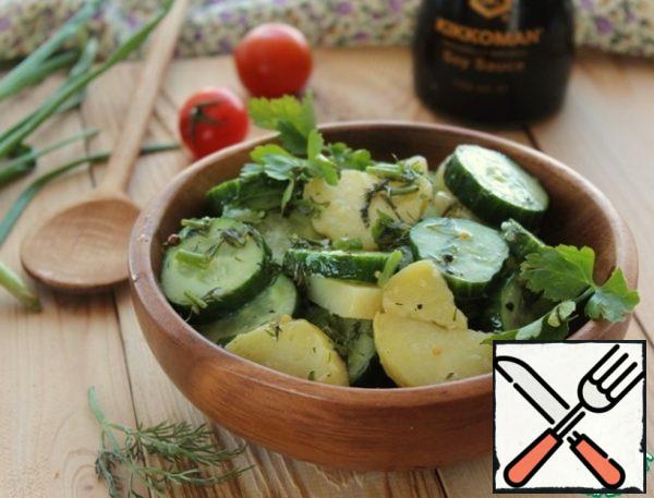 Pour the dressing over the dish, season with salt and pepper with freshly ground pepper and mix.
