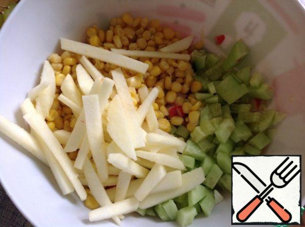 Peel the apple and cut into strips, sprinkle with lemon juice. Mix the salad gently.
