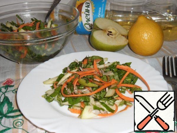 Mix the salad thoroughly, sprinkle with sunflower seeds (or any other seeds-nuts to taste).