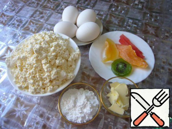 That's all the products for the preparation of cottage cheese pudding, there is no sesame in the photo and elements of decoration (waffle daisies).
I did not photograph the process of separating the yolks from the proteins, it all turns out, if not the first time, then the second time for sure.
