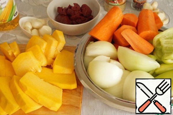 Wash all vegetables, peel, cut into large pieces.
