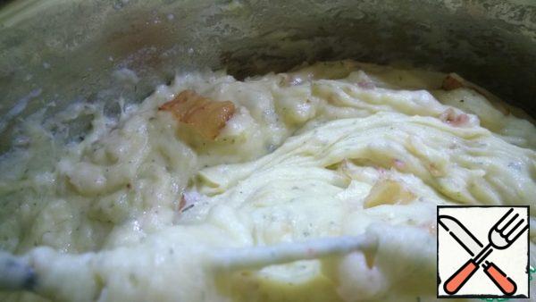 Grate the cheese on a fine grater and add part of the puree. Also don't forget about the bacon.
