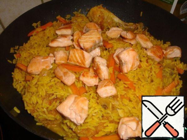 Add seafood (fish) and frozen peas. Stir and simmer under the lid for another 5 minutes.

