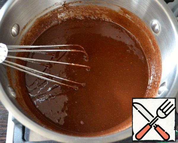 Add the chocolate pieces, mix well until smooth (preferably with a whisk).
