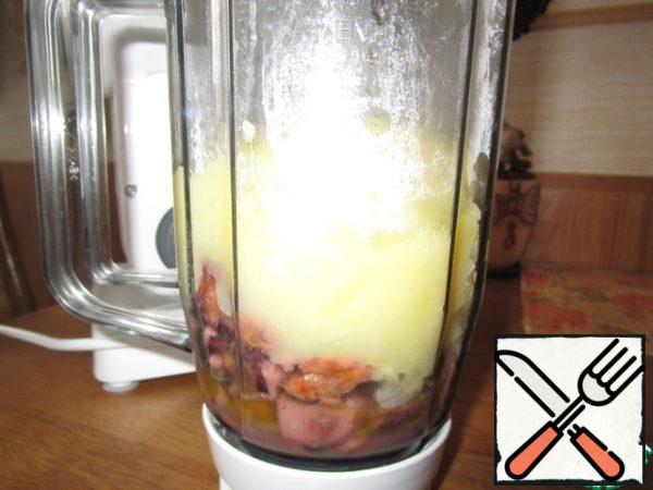 Mix everything in a blender. Put it in a saucepan, add cream and sour cream, add salt, bring to a boil - the soup is ready.
You can decorate with whole shrimp.