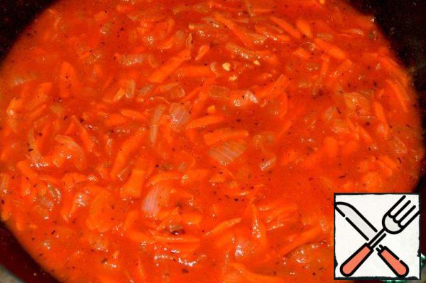 Heat vegetable oil in a frying pan and fry onions and carrots, add tomato paste and pour in about a glass of water. Add salt, pepper, savory and boil.
