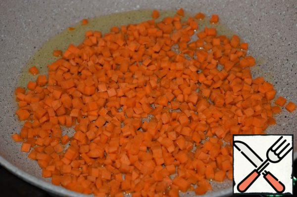 Carrots cut into small cubes and fry in vegetable oil until soft. (4-5 minutes)
