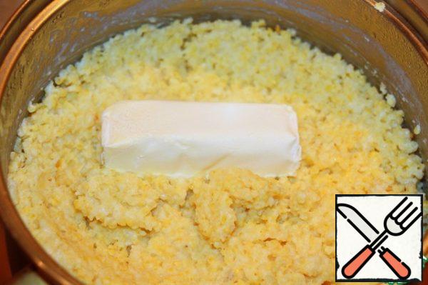 Boil millet in boiling milk, adding salt and sugar, 10-15 minutes. Add the butter, stir, wrap the pan in a blanket for warming for 40 minutes.