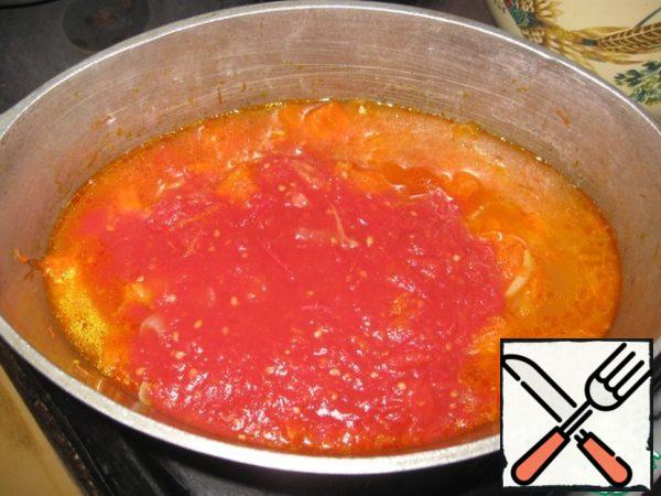 Add tomato juice and bring all together to a boil. Cool.