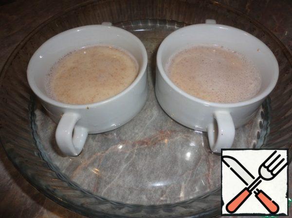 Pour the custard into the molds on top of the caramel. Transfer the molds to a larger container and pour cold water into it. Pudding is cooked in a water bath in the oven at 175 degrees for 40 minutes.
