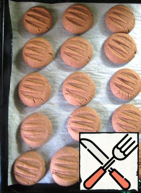 Bake in a preheated 180 degree oven for 15 minutes. The finished cookies remove from the oven and allow to cool completely.