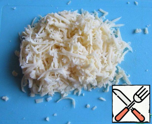 Cheese to RUB on a large grater.